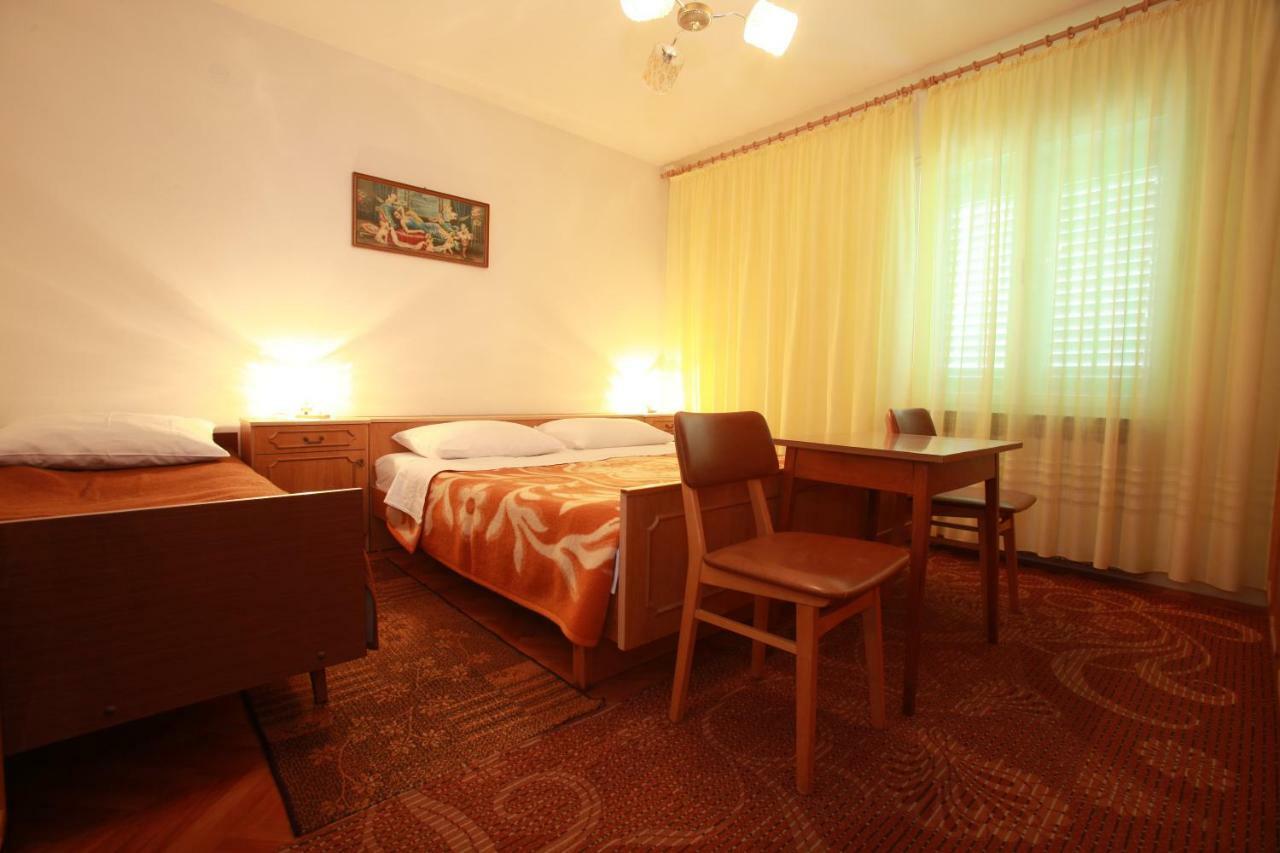 Apartments & Room Jagoda バスカ エクステリア 写真