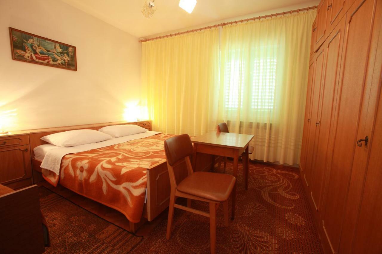 Apartments & Room Jagoda バスカ エクステリア 写真