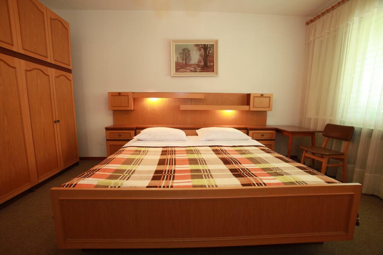 Apartments & Room Jagoda バスカ エクステリア 写真