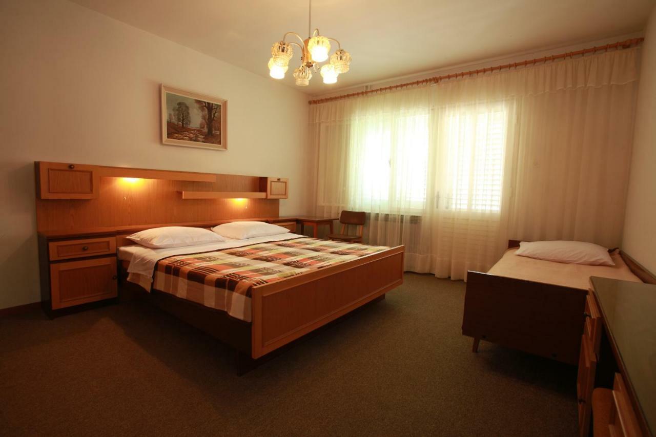 Apartments & Room Jagoda バスカ エクステリア 写真